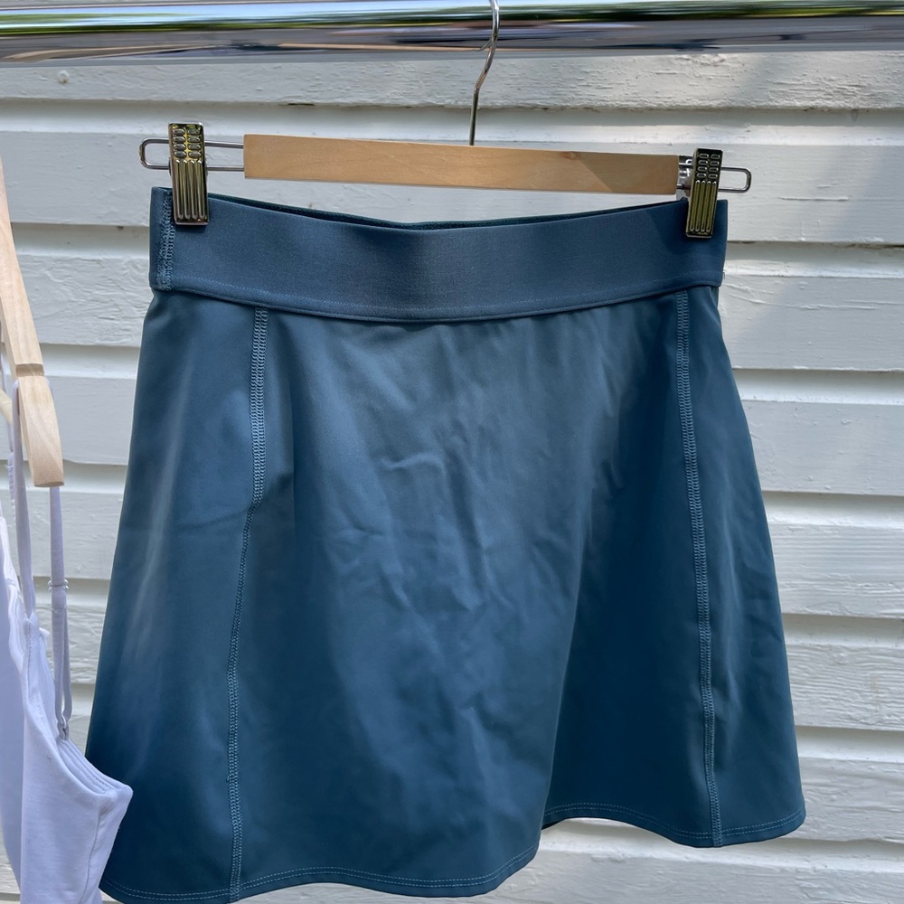 Aritzia TNA tennis skirt
